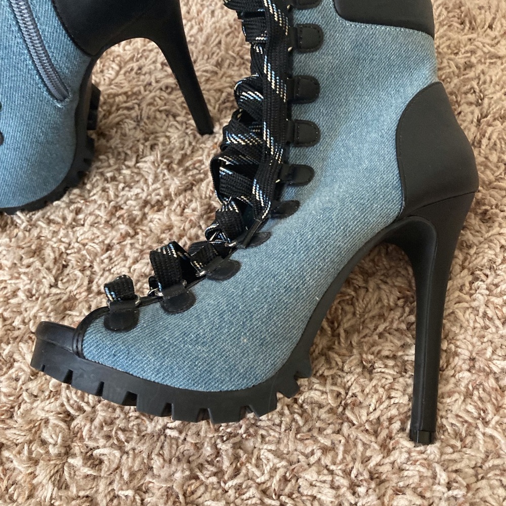 Steven Madden lace up toeless heeled ankle booties